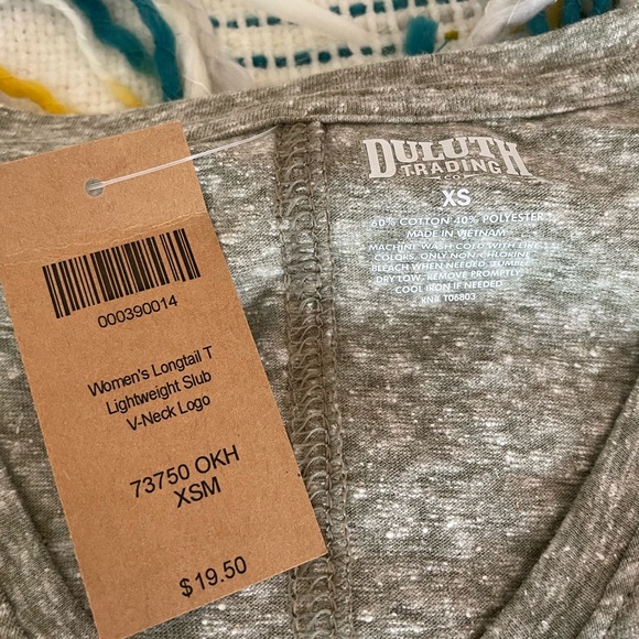 NWT Duluth V Neck Fitted Tee - Picture 5 of 5